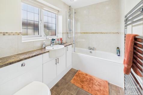 CAM01995G0-PR0266-STILL025