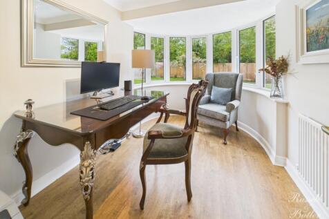 CAM02127G0-PR0281-STILL004