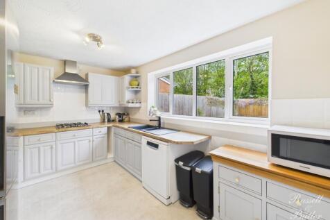 CAM02127G0-PR0281-STILL014