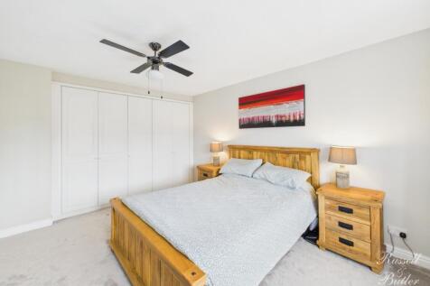 CAM02127G0-PR0281-STILL021