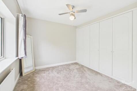 CAM02127G0-PR0281-STILL025