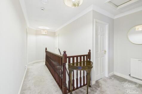 CAM02127G0-PR0281-STILL031