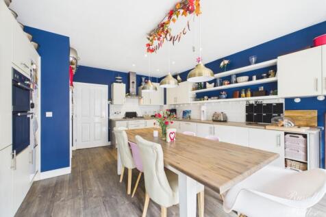 CAM01995G0-PR0301-STILL011