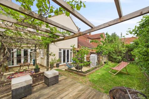 CAM01995G0-PR0301-STILL027