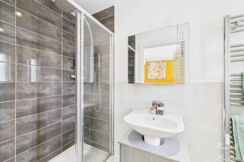 CAM01995G0-PR0301-STILL014