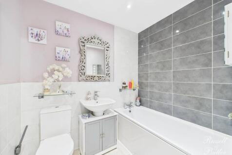 CAM01995G0-PR0301-STILL015