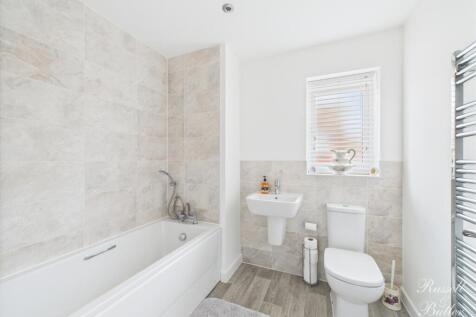 CAM01995G0-PR0320-STILL034