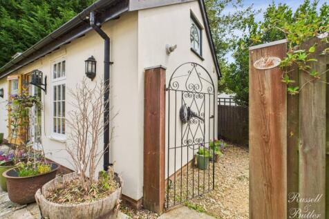 CAM01995G0-PR0324-STILL047