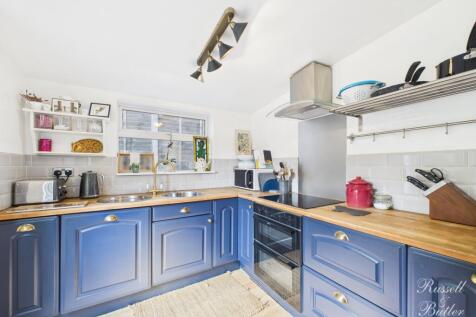 CAM01995G0-PR0349-STILL011