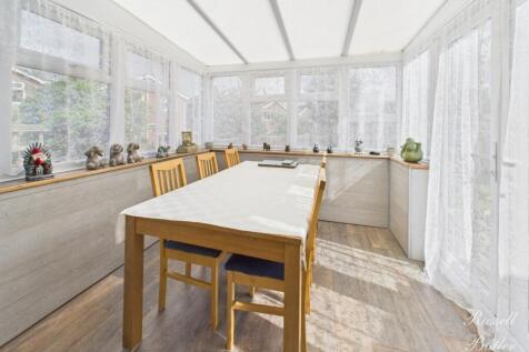 CAM02127G0-PR0336-STILL005