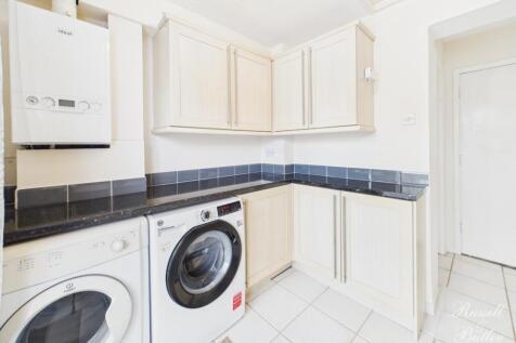 CAM02127G0-PR0336-STILL011