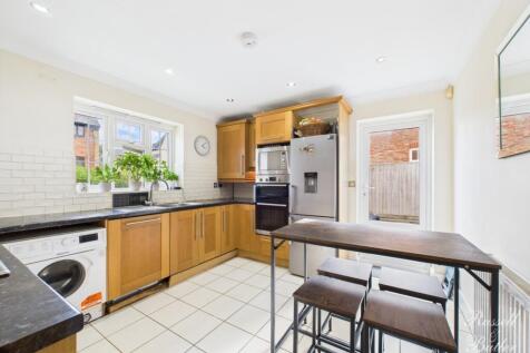 CAM01995G0-PR0363-STILL026