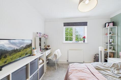 CAM01995G0-PR0363-STILL033