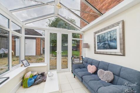 CAM01995G0-PR0363-STILL024