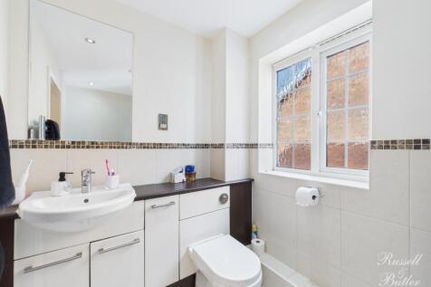 CAM01995G0-PR0363-STILL035