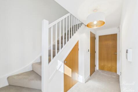 CAM01995G0-PR0372-STILL015