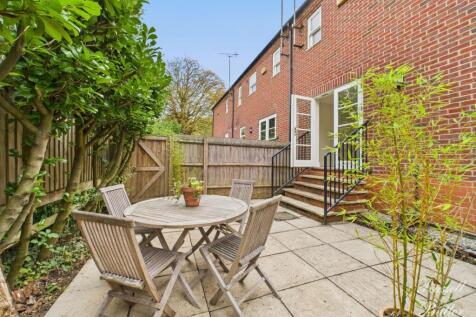 CAM01995G0-PR0372-STILL020