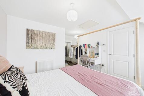 CAM01995G0-PR0374-STILL027