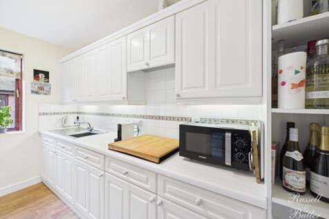 CAM01995G0-PR0385-STILL011