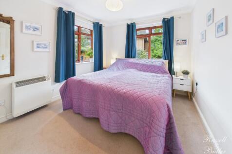 CAM01995G0-PR0385-STILL015