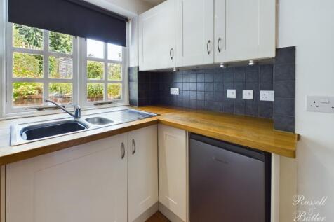 CAM01995G0-PR0190-STILL013