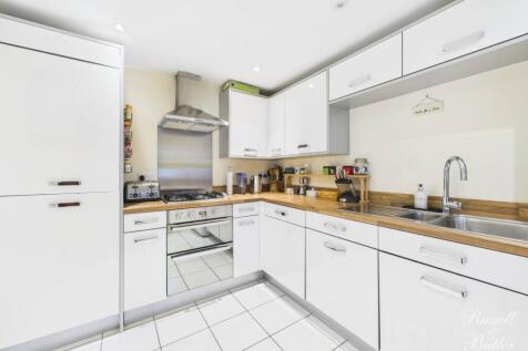 CAM02127G0-PR0363-STILL033