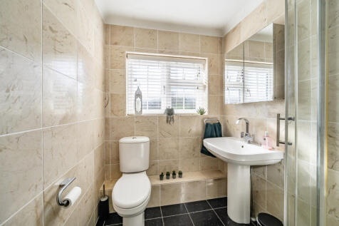 1359136-5-68d3fb9...