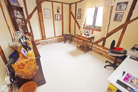 BEDROOM/STUDY