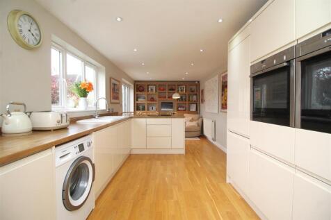 kitchen 1 .JPG