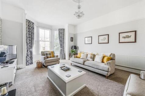 Living Room 2.jpg