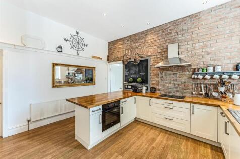 Kitchen 2.jpg