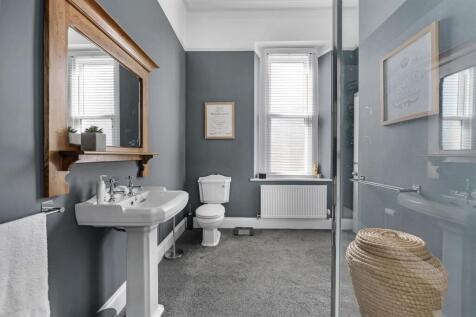 J&amp;J Shower Room 2.jpg