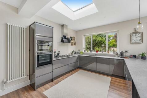 Kitchen 2.jpg