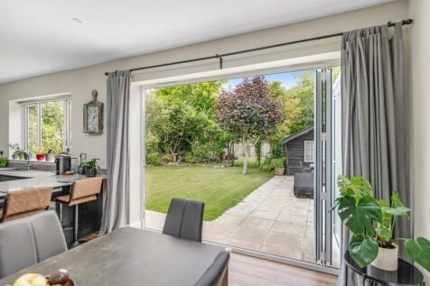 Dining Area Bi-fold doors.jpg