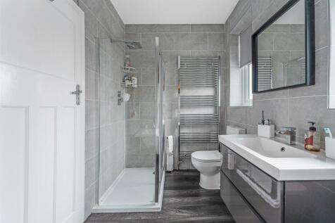 Bathroom 1.jpg