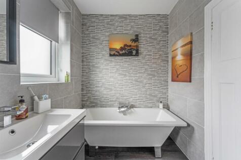 Bathroom 2.jpg