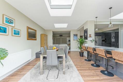 Dining Area.jpg