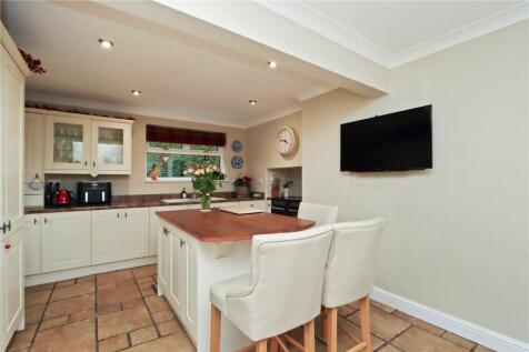 Kitchen Diner Pic 1