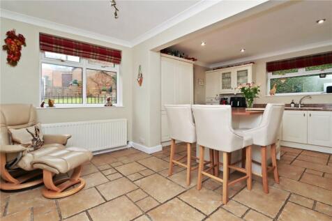 Kitchen Diner Pic 2