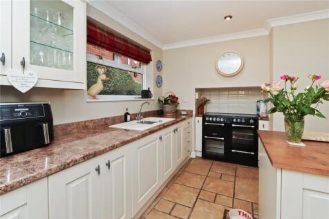 Kitchen Diner Pic 3
