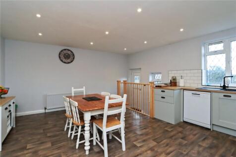 Kitchen Diner Pic 2