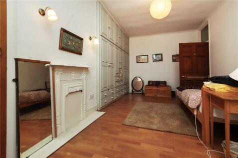 G.F. Bedroom 1 Pic 2