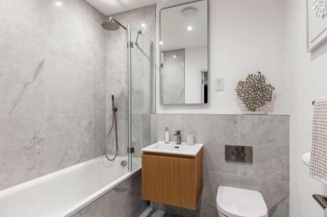 5 McLaren Court, 1 Cobham Road, KT22  9AU-3.jpg