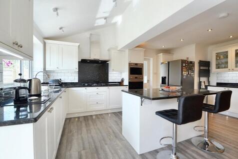 Kitchen / Dining Roo