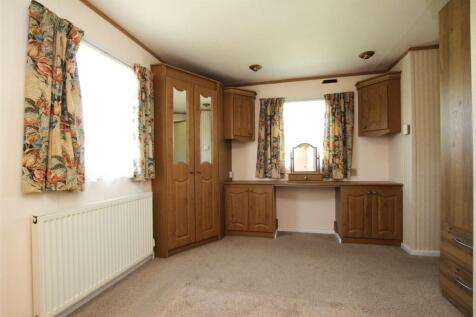 Caravan Bedroom - Copy.JPG