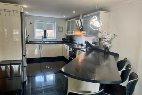 kitchen 9 Marina Walk.jpg