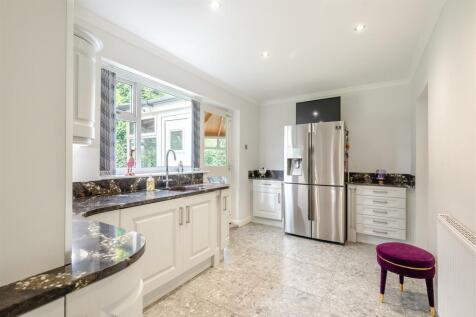 8573874-interior10.jpg