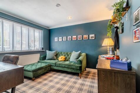 8593622-interior27.jpg