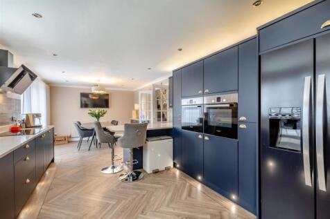 8593622-interior29.jpg