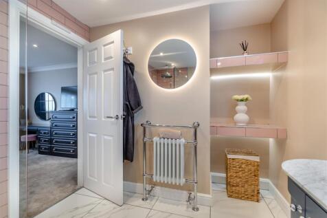 8593622-interior18.jpg